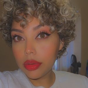 Meet your Posher, Ana